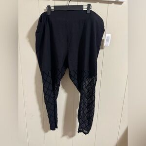 Torrid Black Mesh Diamond flocked Leggings built in shorts 4 4x 26/28 NWT